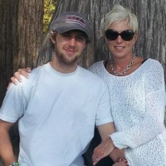 Meet your Posher, Colleen - Picture 1 of 1